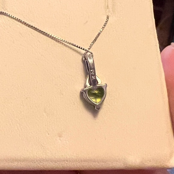 Devons Fine Jewelers: Peridot necklace - Picture 5 of 6
